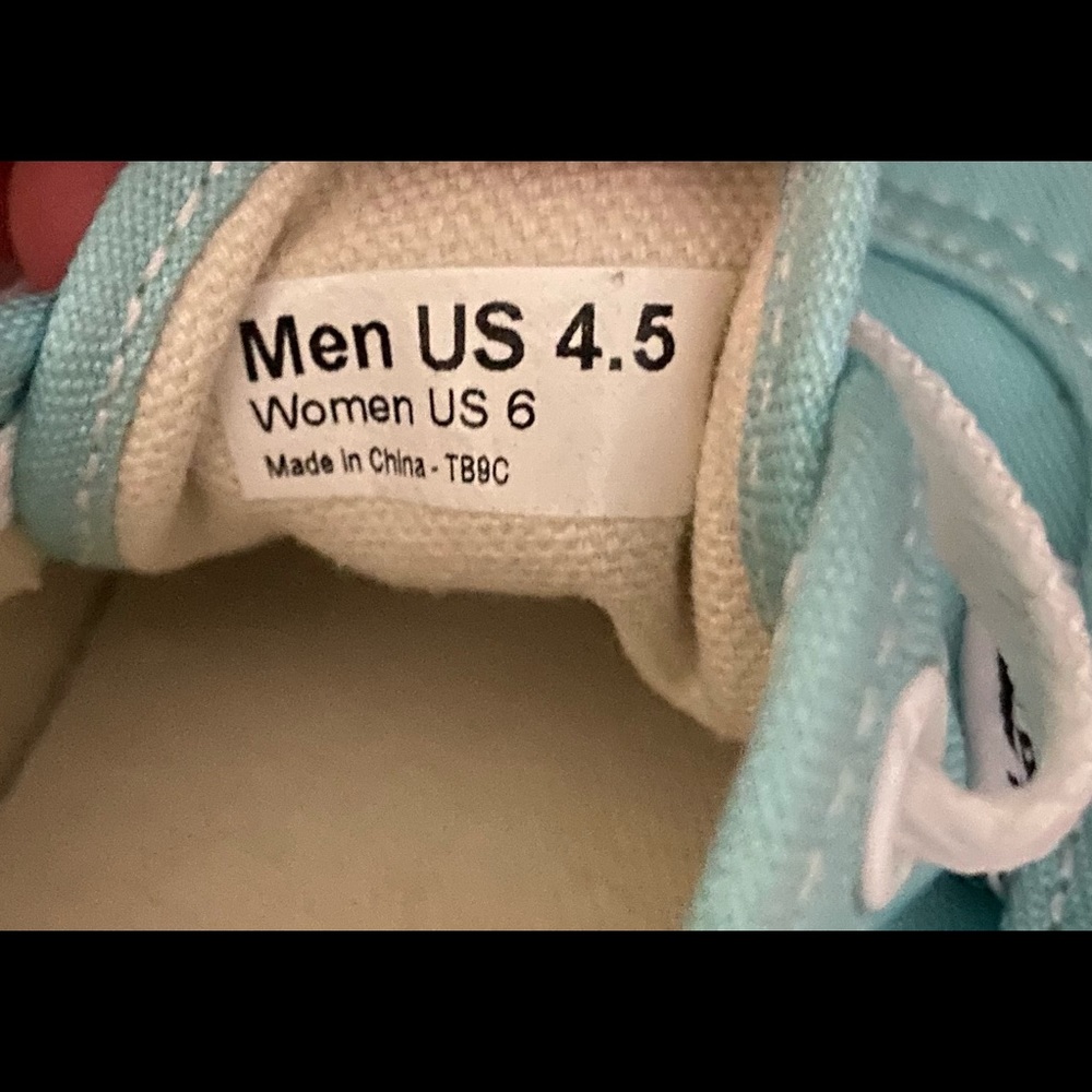 VANS - Picture 3 of 3